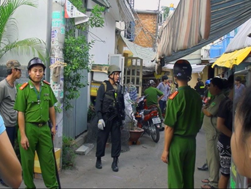 Hàng trăm cảnh sát bao vây căn nhà trong chuyên án ma túy