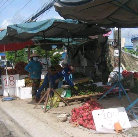Bộ trưởng nói không đáng ngại, dân lại khóc vì nông sản