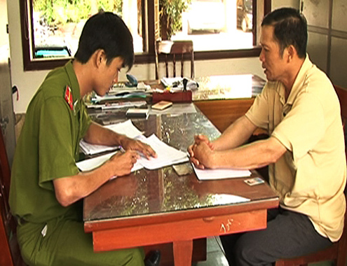 Chủ tiệm vàng trốn truy nã trong vai người mua ve chai