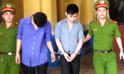 Người mẹ bị đâm chết trong lúc bênh con