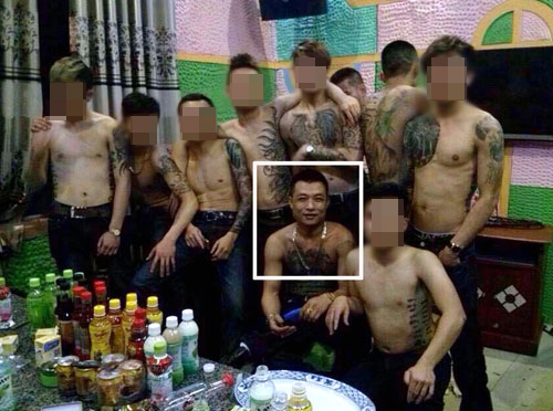 50 tên côn đồ bao vây, truy sát ông lão 65 tuổi