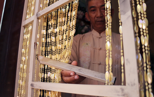 Phá cửa chánh điện trộm hàng chục tượng phật cổ