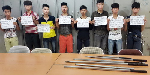 Nhóm thanh niên nghiện ma túy truy sát, phá cửa nhà dân