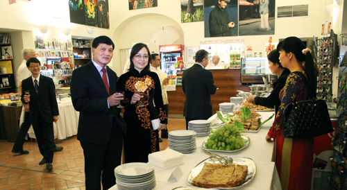 Lễ thượng cờ các nước ASEAN tại Praha