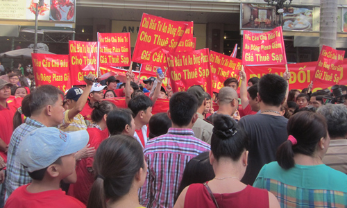 Tiểu thương An Đông Plaza đóng sạp, tụ tập phản đối chủ đầu tư