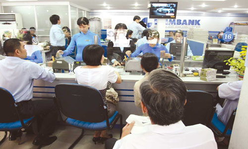 Giao dịch ngân hàng không phải khai báo thông tin người thân