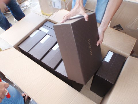 Hai hải quan bị đề nghị truy tố trong vụ buôn lậu hàng hiệu Gucci