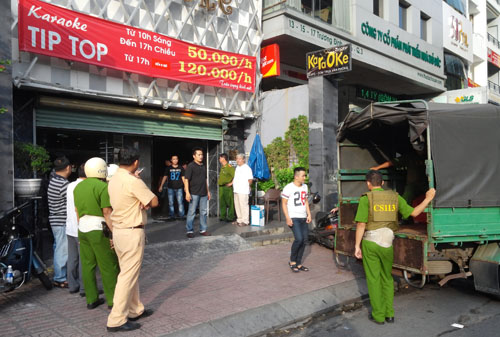 Hàng chục nam nữ nghi phê ma tuý trong quán karaoke