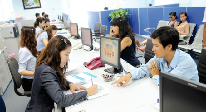 Đề nghị ngân hàng bỏ quy định khách hàng phải chịu phí duy trì tài khoản thẻ