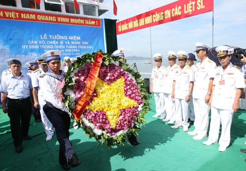 Tưởng niệm các anh hùng, liệt sĩ hy sinh trong chiến thắng trận đầu của Hải quân VN