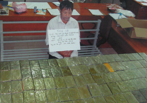 Ông trùm cất giấu hàng trăm bánh heroin ở nhà người tình