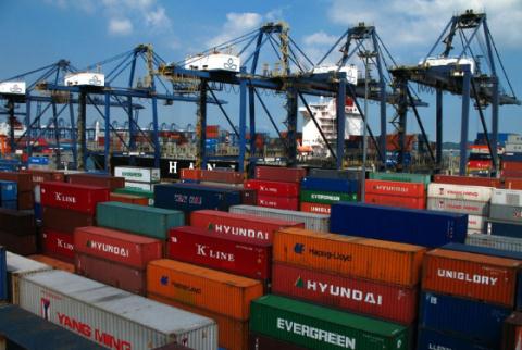 Biển Đông: Trung Quốc giảm mua, vẫn tích cực bán cho Việt Nam